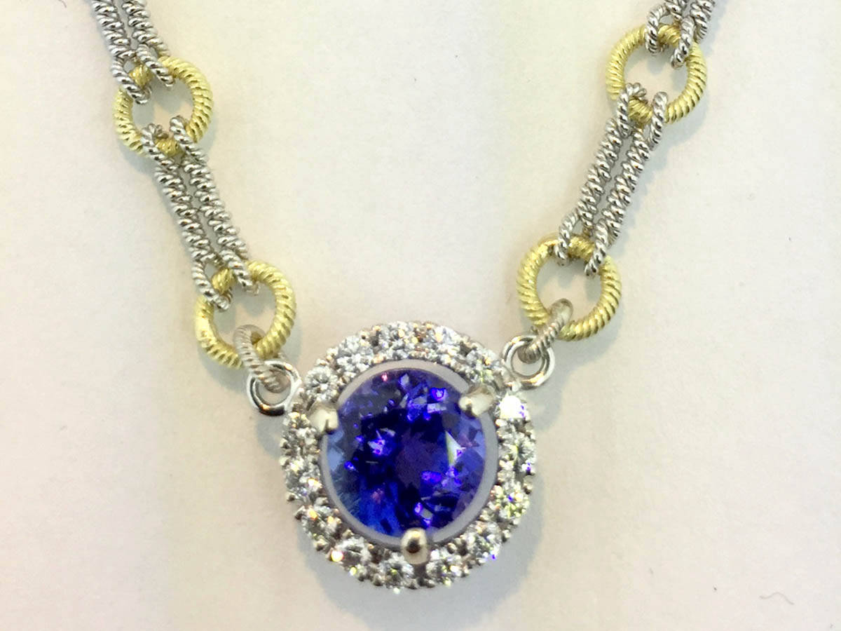 Custom Design Gold Saphire Necklace
